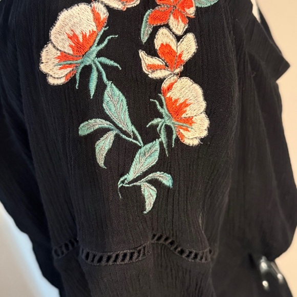Love, Fire Black Embroidered Bell Sleeve Romper - Size XL - Picture 4 of 7